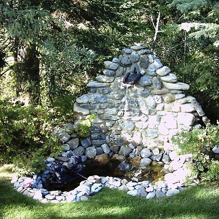 Redwood Meadows Bed And Breakfast Bragg Creek Екстер'єр фото