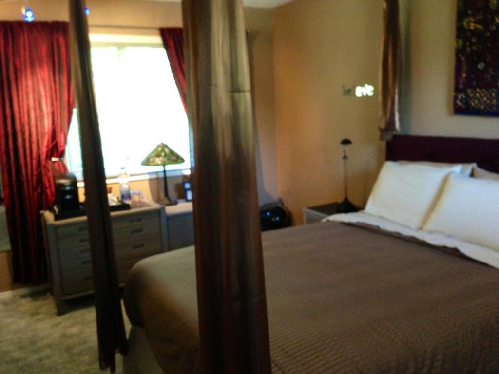 Redwood Meadows Bed And Breakfast Bragg Creek Номер фото