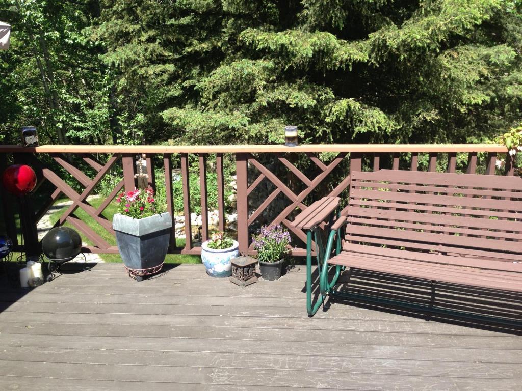 Redwood Meadows Bed And Breakfast Bragg Creek Екстер'єр фото