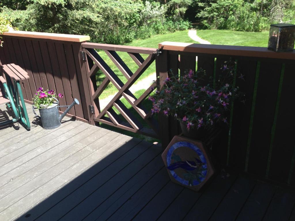 Redwood Meadows Bed And Breakfast Bragg Creek Екстер'єр фото