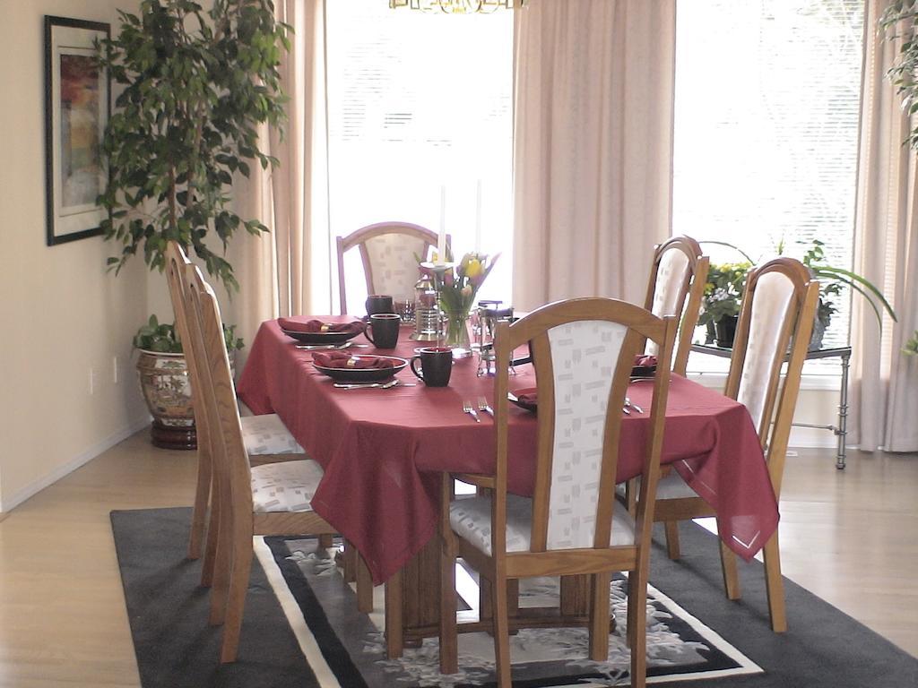Redwood Meadows Bed And Breakfast Bragg Creek Екстер'єр фото