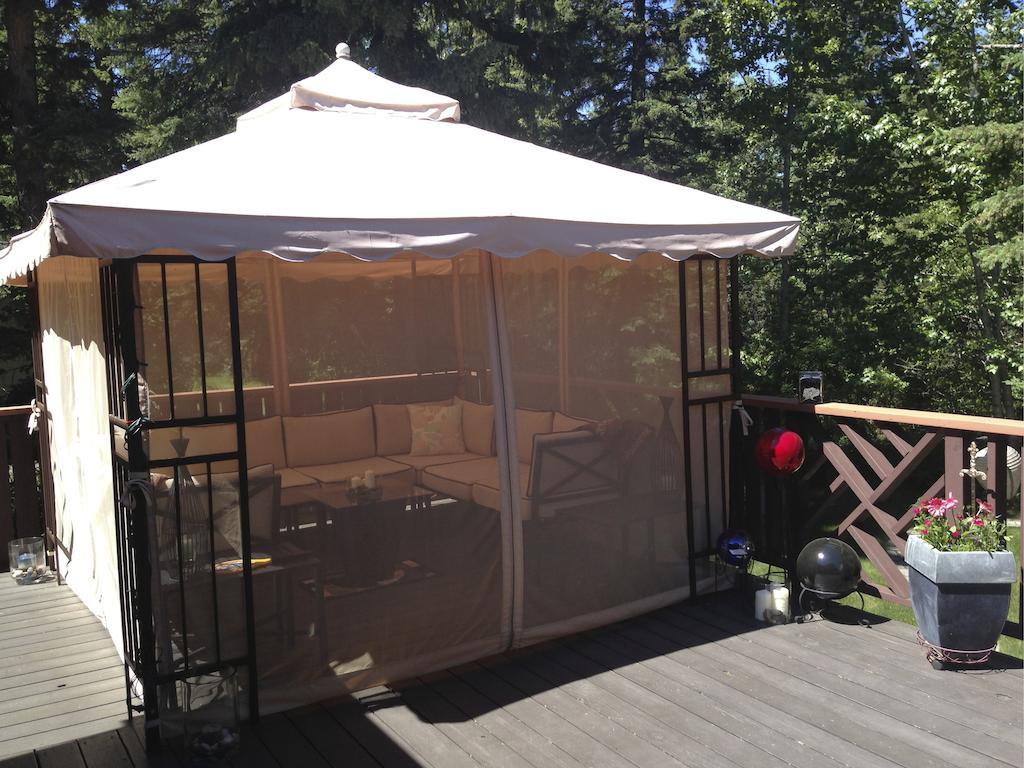 Redwood Meadows Bed And Breakfast Bragg Creek Екстер'єр фото