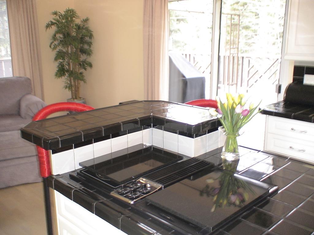 Redwood Meadows Bed And Breakfast Bragg Creek Екстер'єр фото